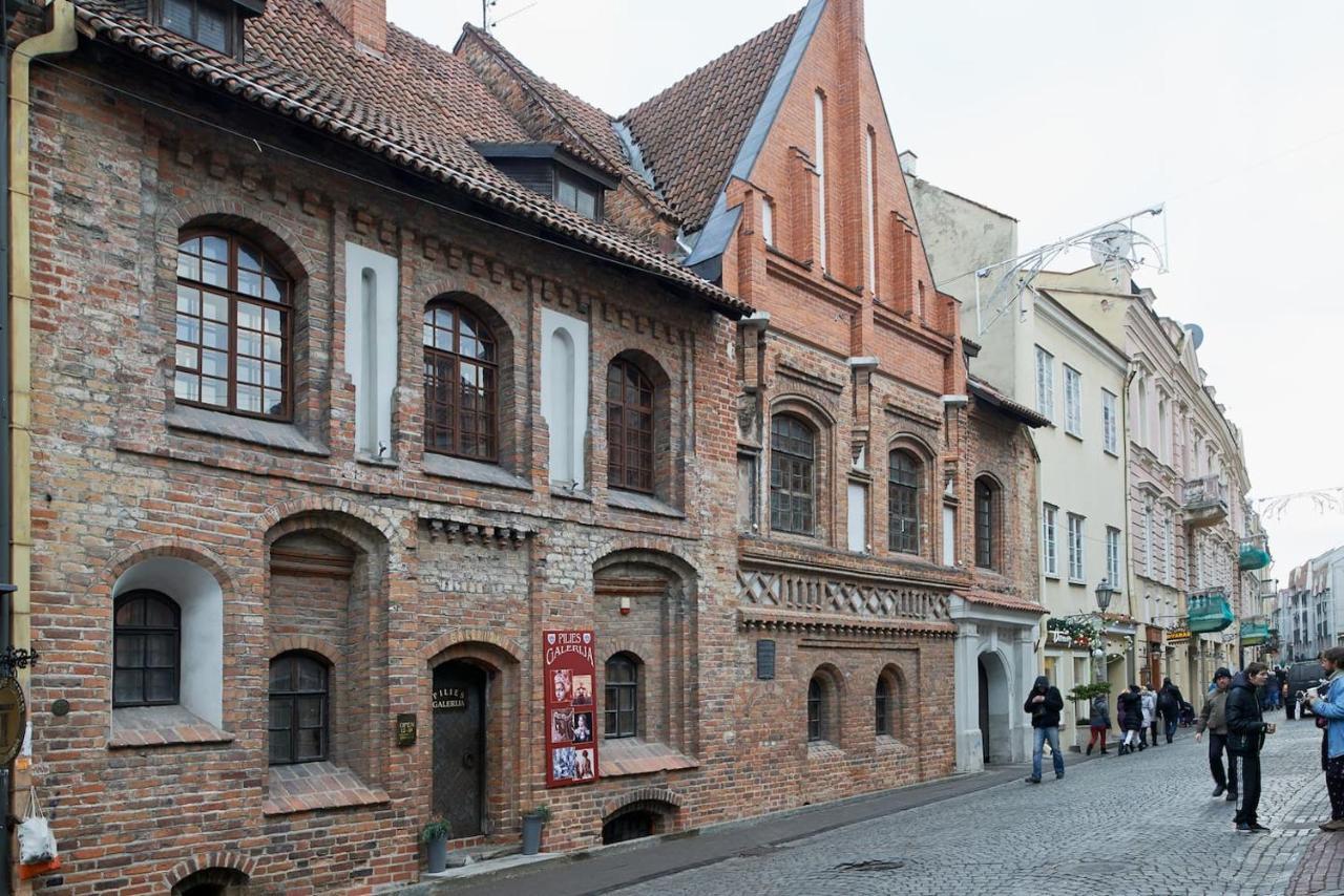 Cozy Apartment In Gothic Style House In The Heart Of The Old Town ヴィリニュス エクステリア 写真